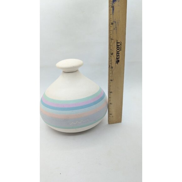 Southwest Etched Pottery lidded Vase pastel color etched signed 5.6" - Picture 4 of 15